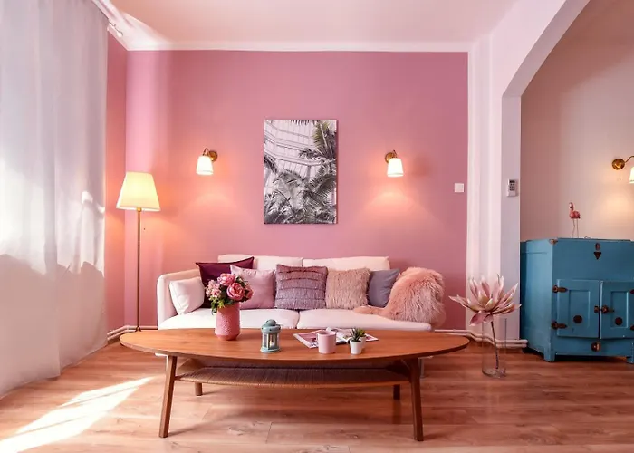 Charm And Modern Style- Elegant In The Historic Apartment Bucharest