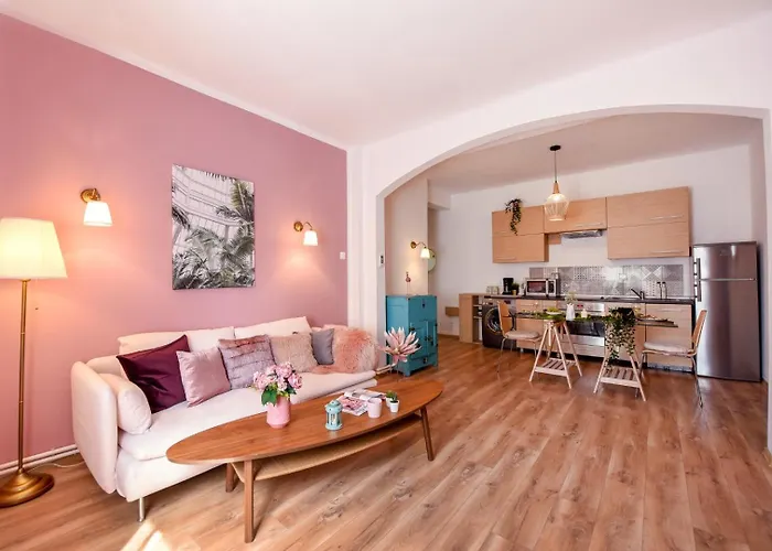 Apartment Charm And Modern Style- Elegant In The Historic Bucharest
