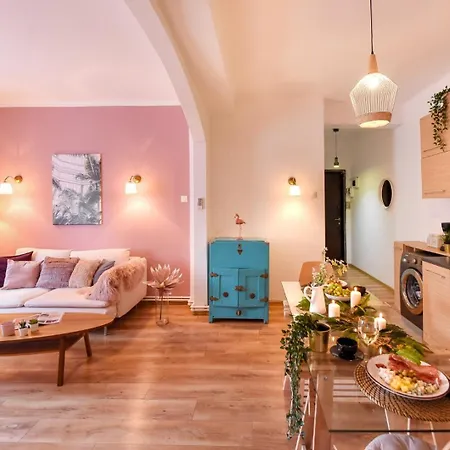 Apartment Charm And Modern Style- Elegant In The Historic