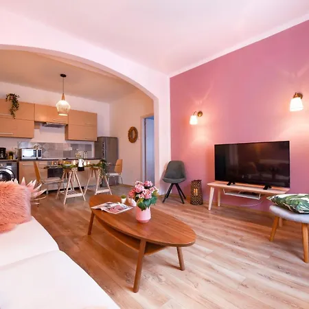 Charm And Modern Style- Elegant In The Historic *