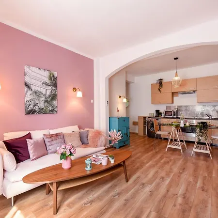 Daire Charm And Modern Style- Elegant In The Historic Bükreş