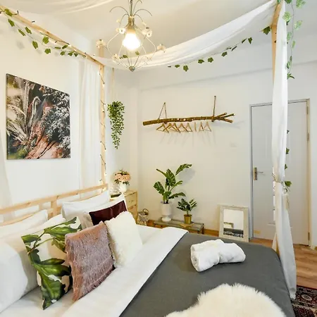 Daire Charm And Modern Style- Elegant In The Historic