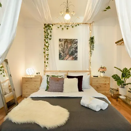 Charm And Modern Style- Elegant In The Historic