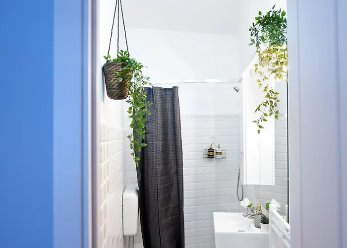 Charm And Modern Style- Elegant In The Historic