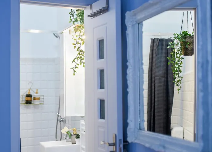 Charm And Modern Style- Elegant In The Historic