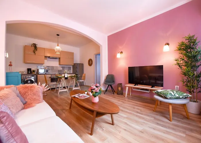 Charm And Modern Style- Elegant In The Historic *