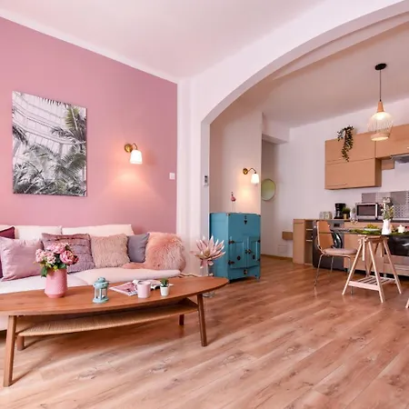 Charm And Modern Style- Elegant In The Historic Апартаменты