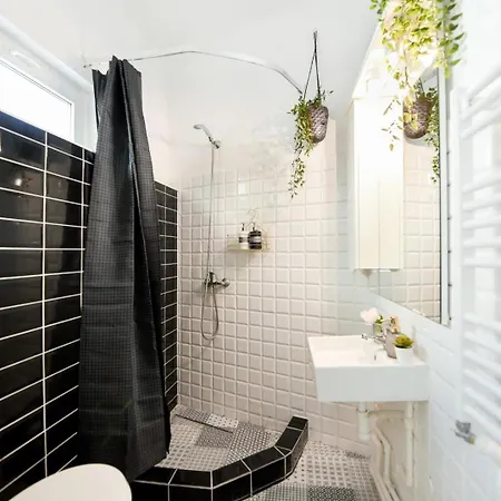 Charm And Modern Style- Elegant In The Historic
