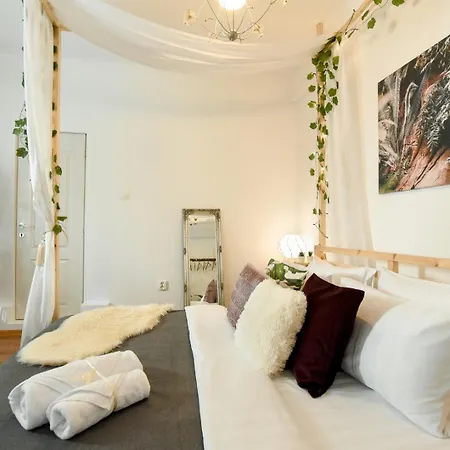 Charm And Modern Style- Elegant In The Historic Бухарест