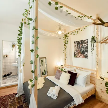 Charm And Modern Style- Elegant In The Historic Bucarest